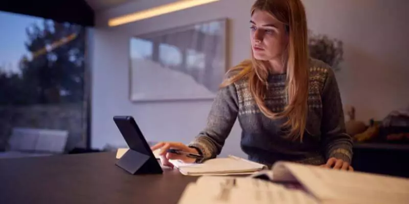 woman studying course at kitchen table