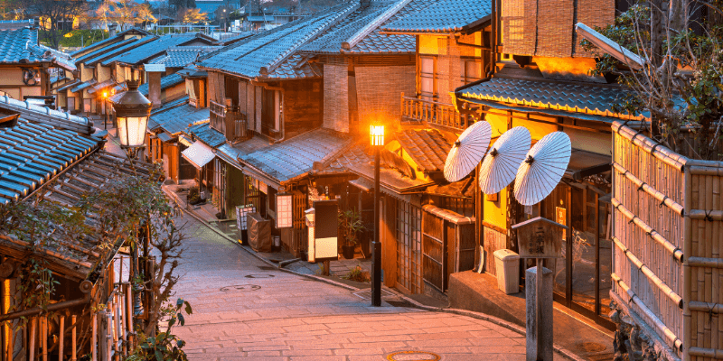 How much do English teacher make in Japan